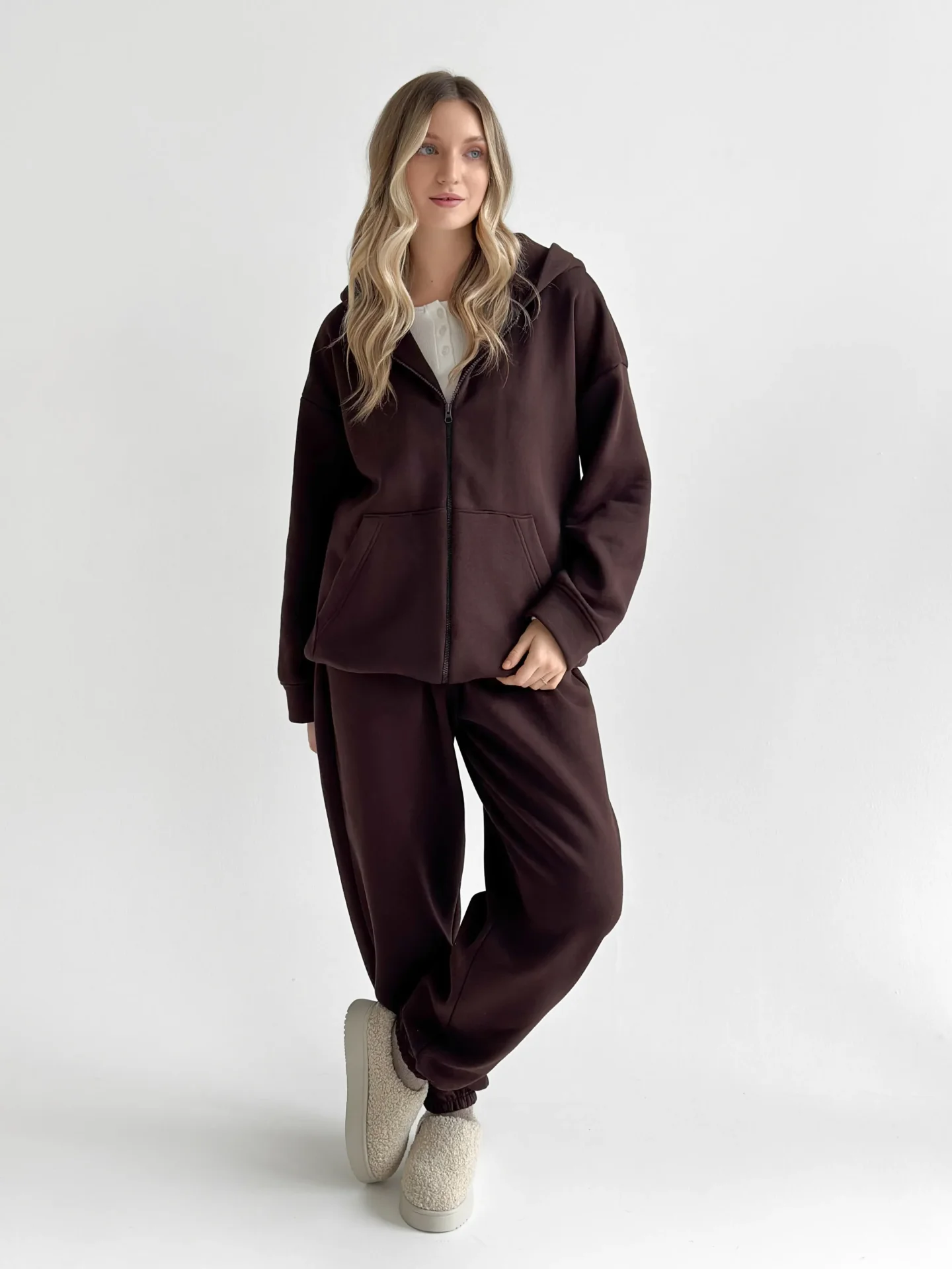 Komplet ocieplany, bluza i spodnie proste, z dzianiny 3-nitkowej, brązowy