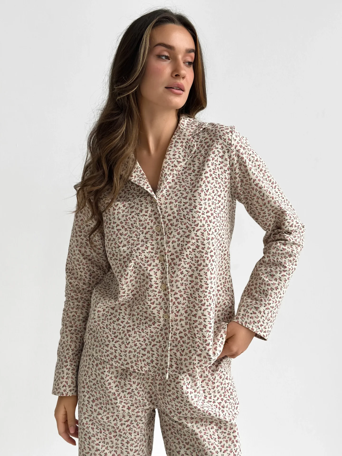 Komplet piżamowy koszula i spodnie, z flaneli, beżowy w bordowe kwiatki