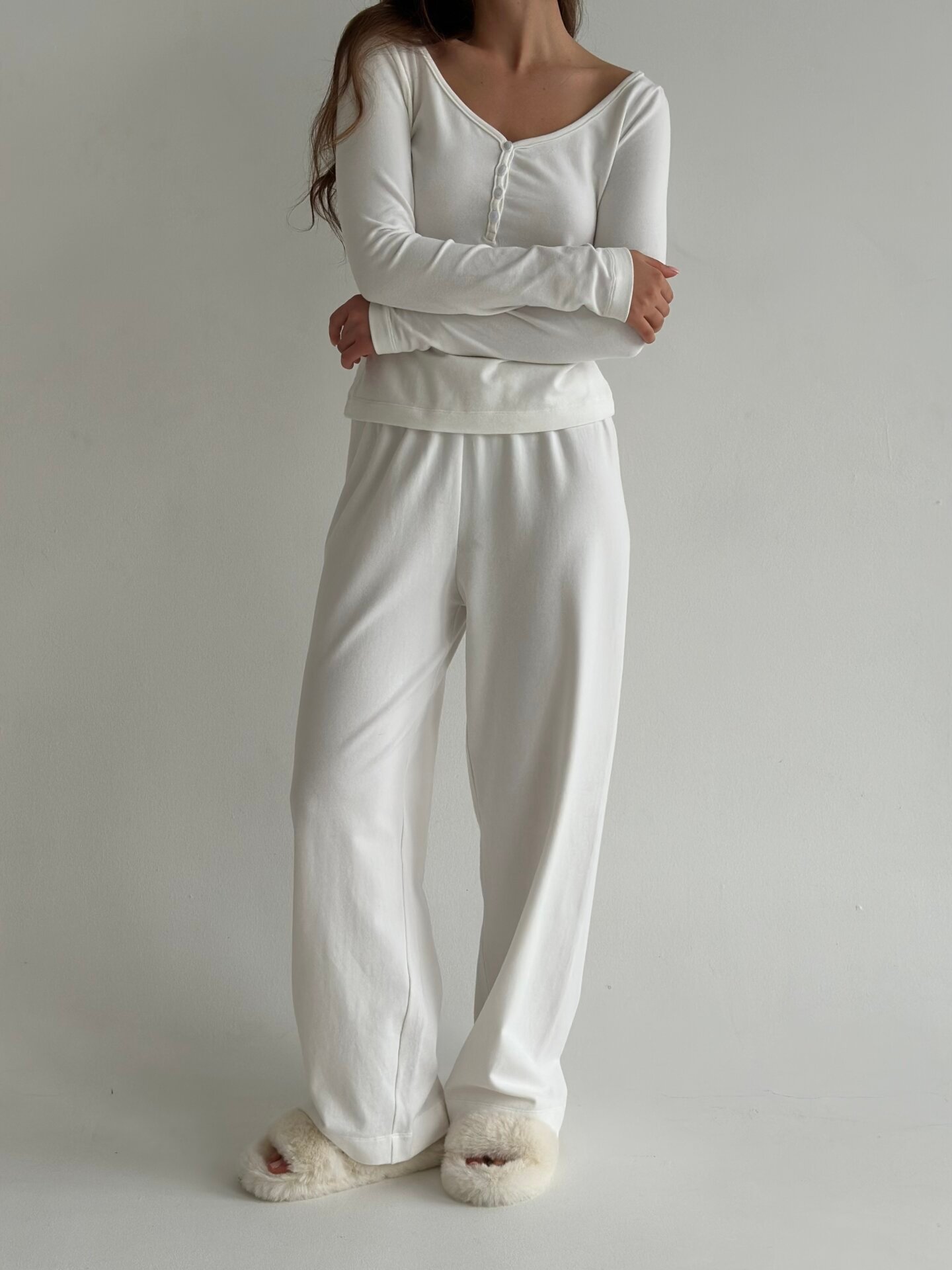 Spodnie szerokie „Delicacy”, z dzianiny, białe