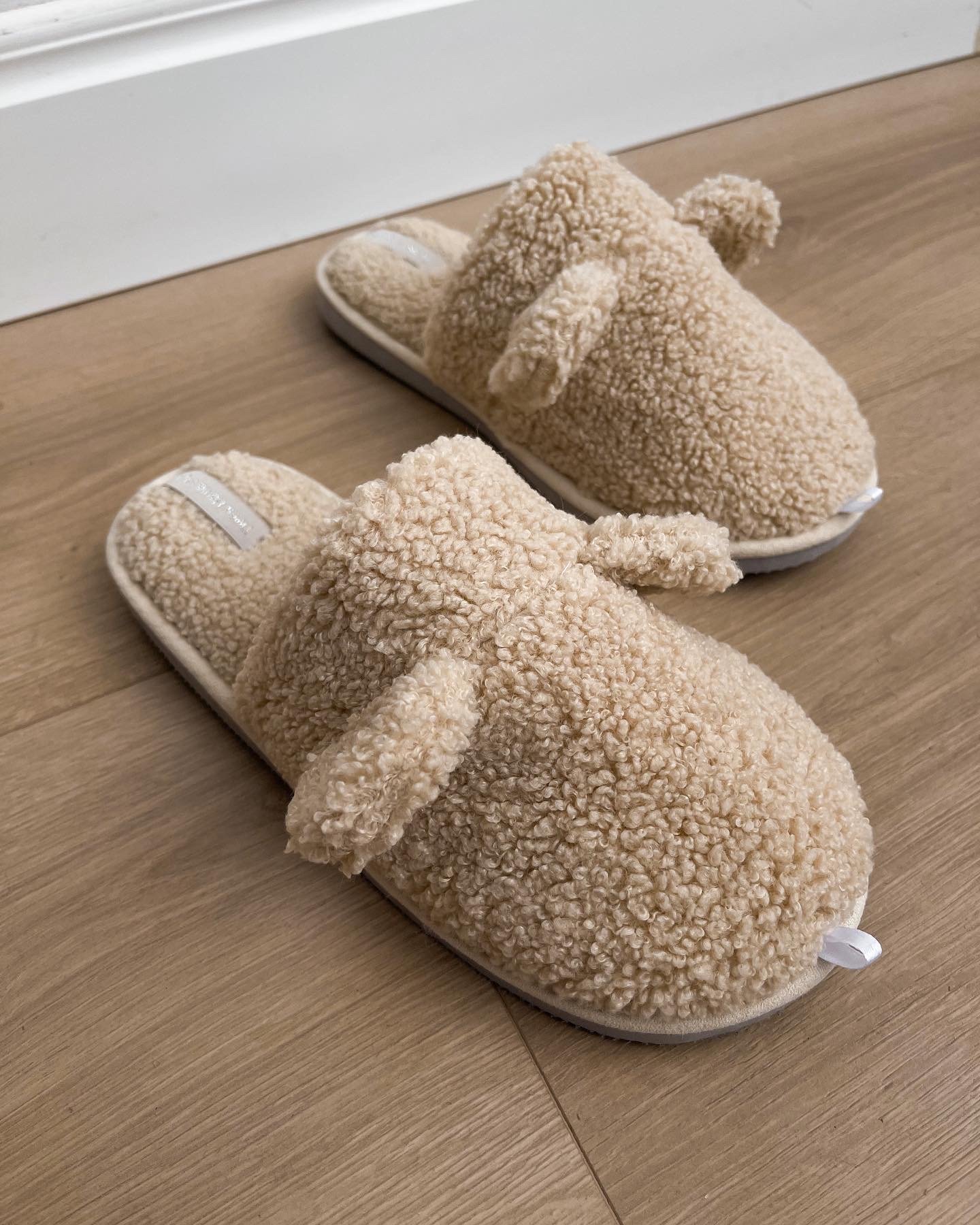 Kapcie domowe TEDDI, HS, futrzane, mleczne