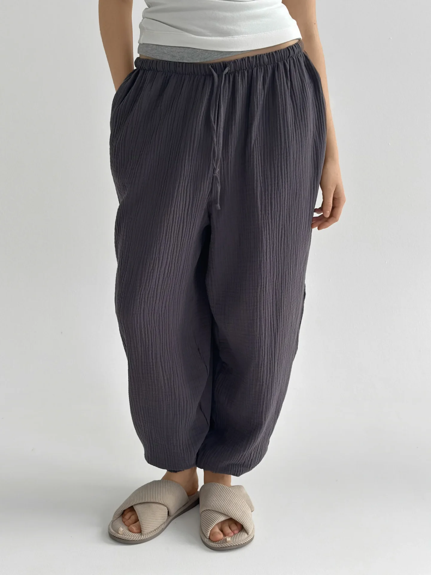 Spodnie szarawary z muślinu dwuwarstwowego, grafitowe