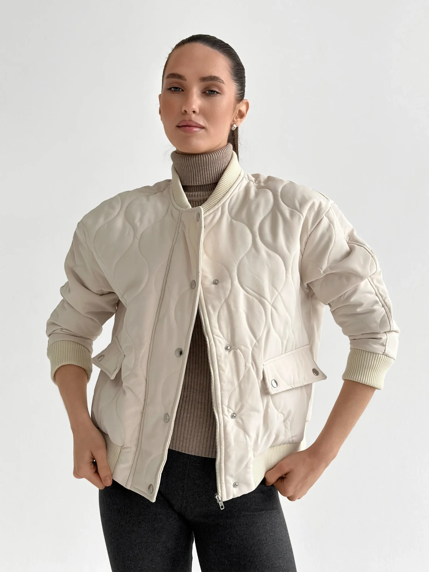 Kurtka pikowana bomber, kremowa