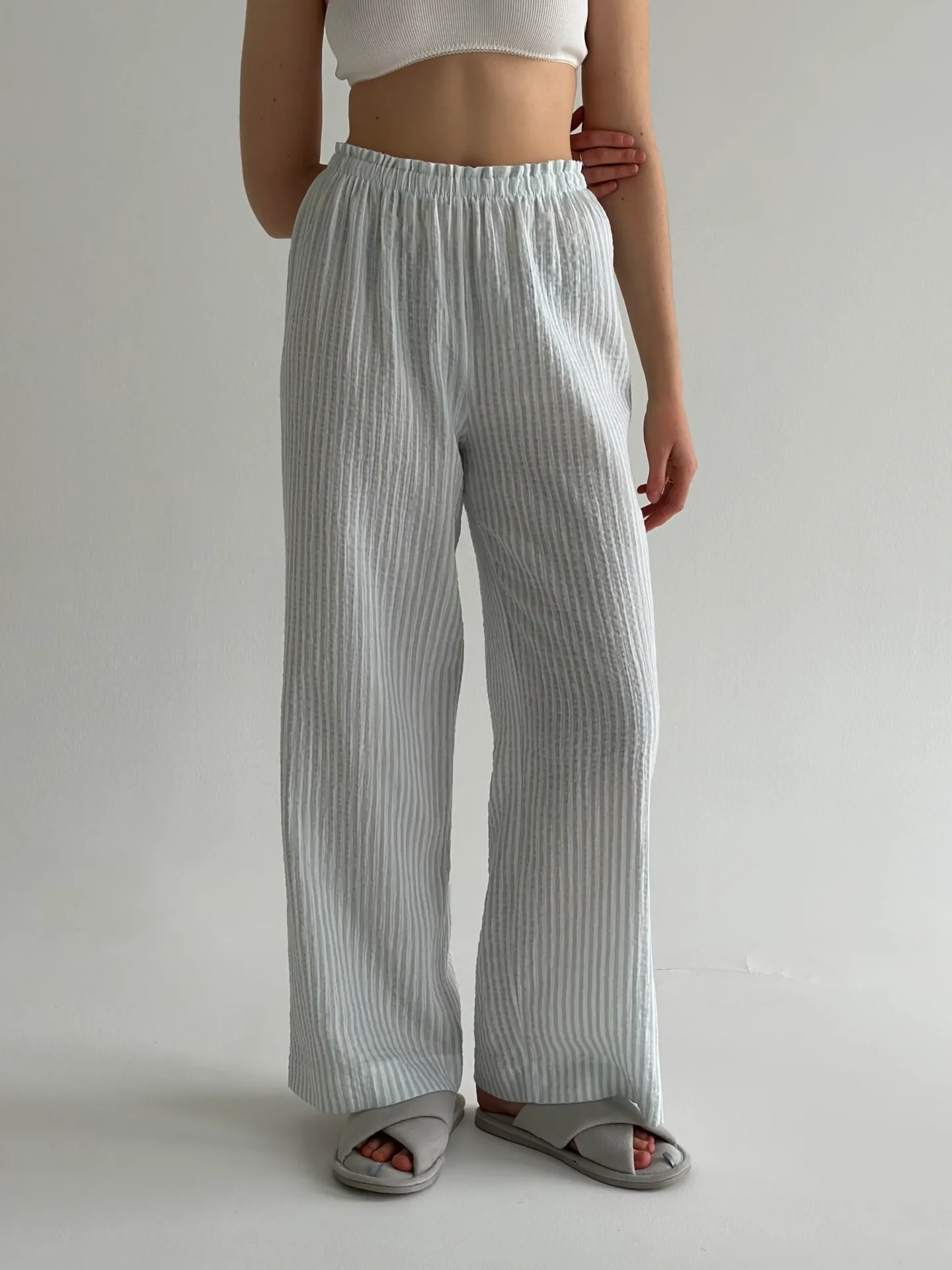 Spodnie Mono z muślinu, w szare paski
