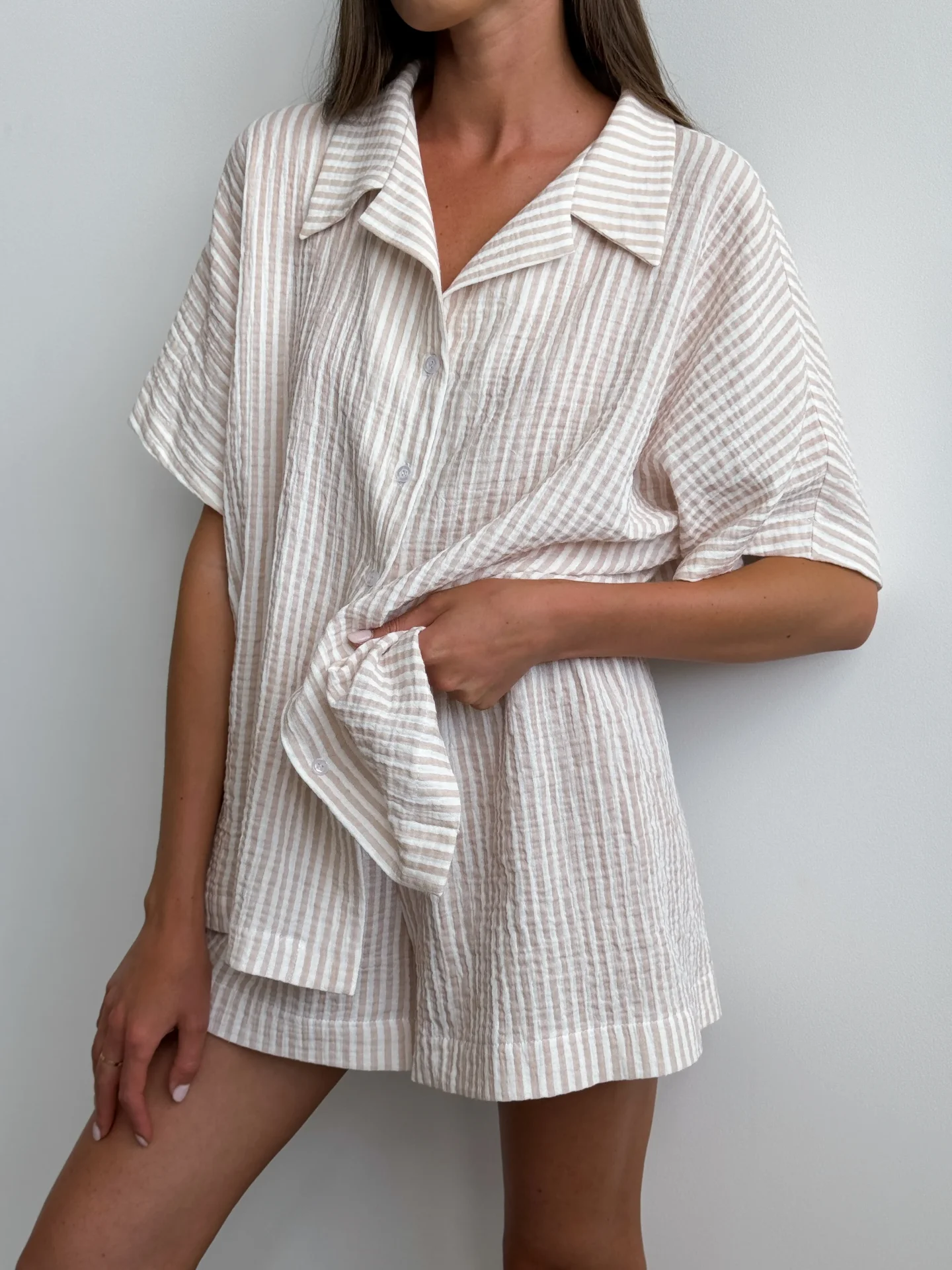 Komplet koszula i szorty, z muślinu dwuwarstwowego, w beżowe paski