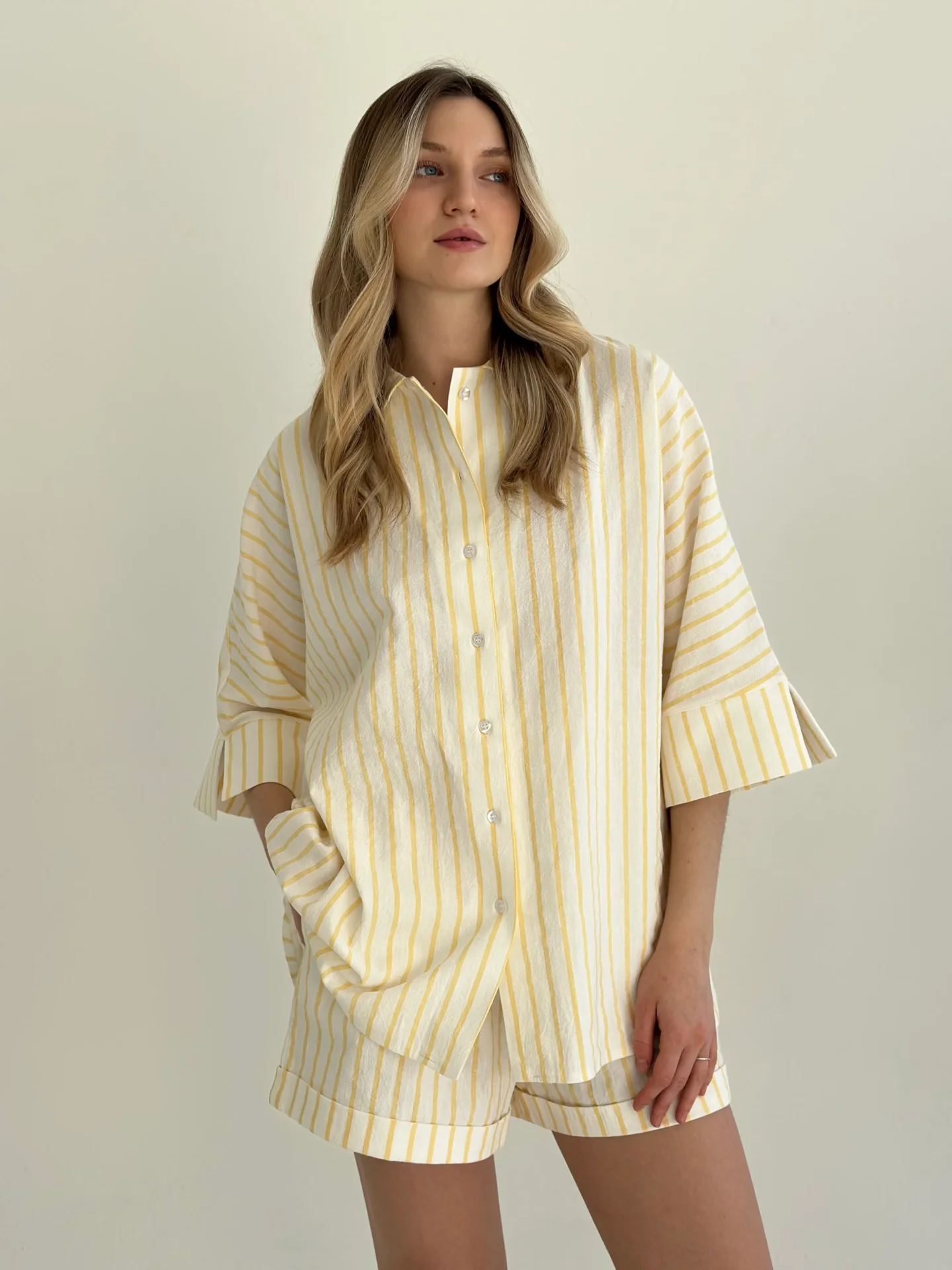 Komplet koszula i szorty, z bawełny, kremowy w żółte paski
