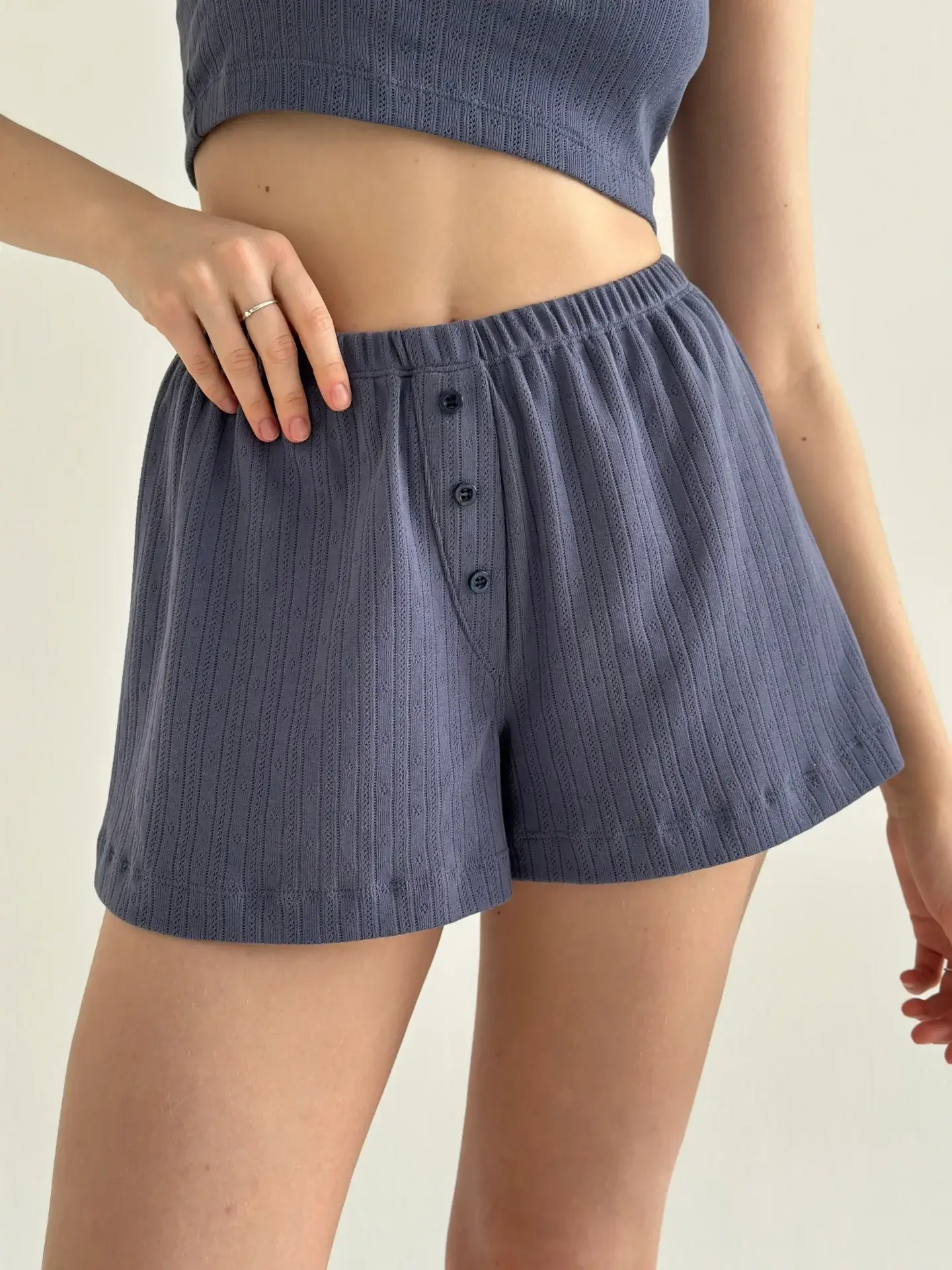 Szorty z rozporkiem ozdobnym, z ribany, granatowe