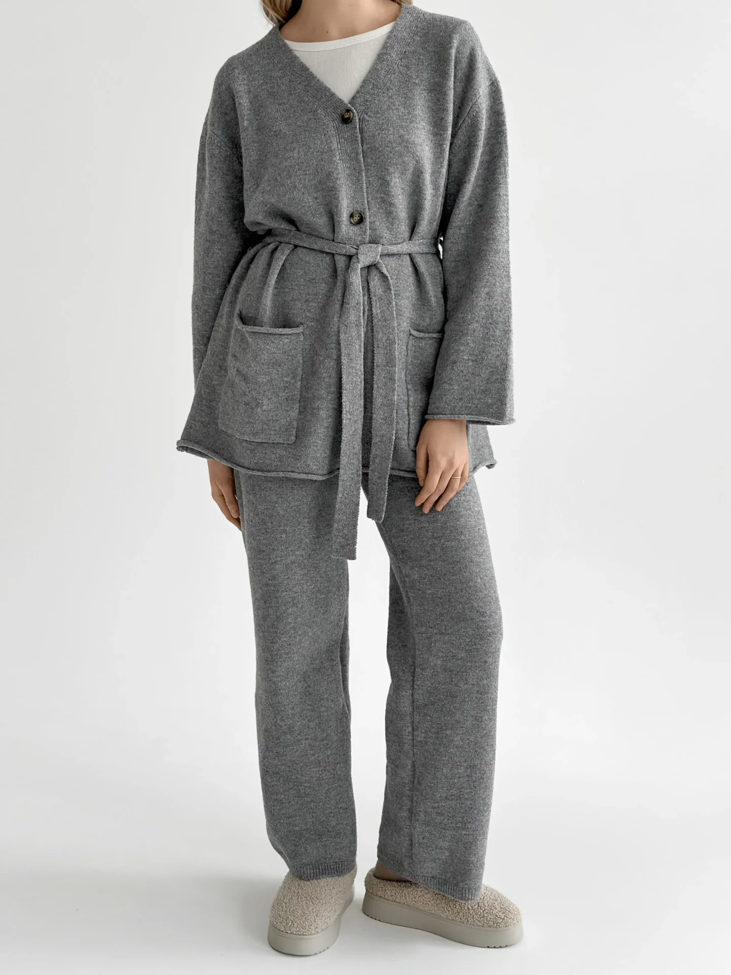 Komplet dziany kardigan z paskiem i spodnie, szary