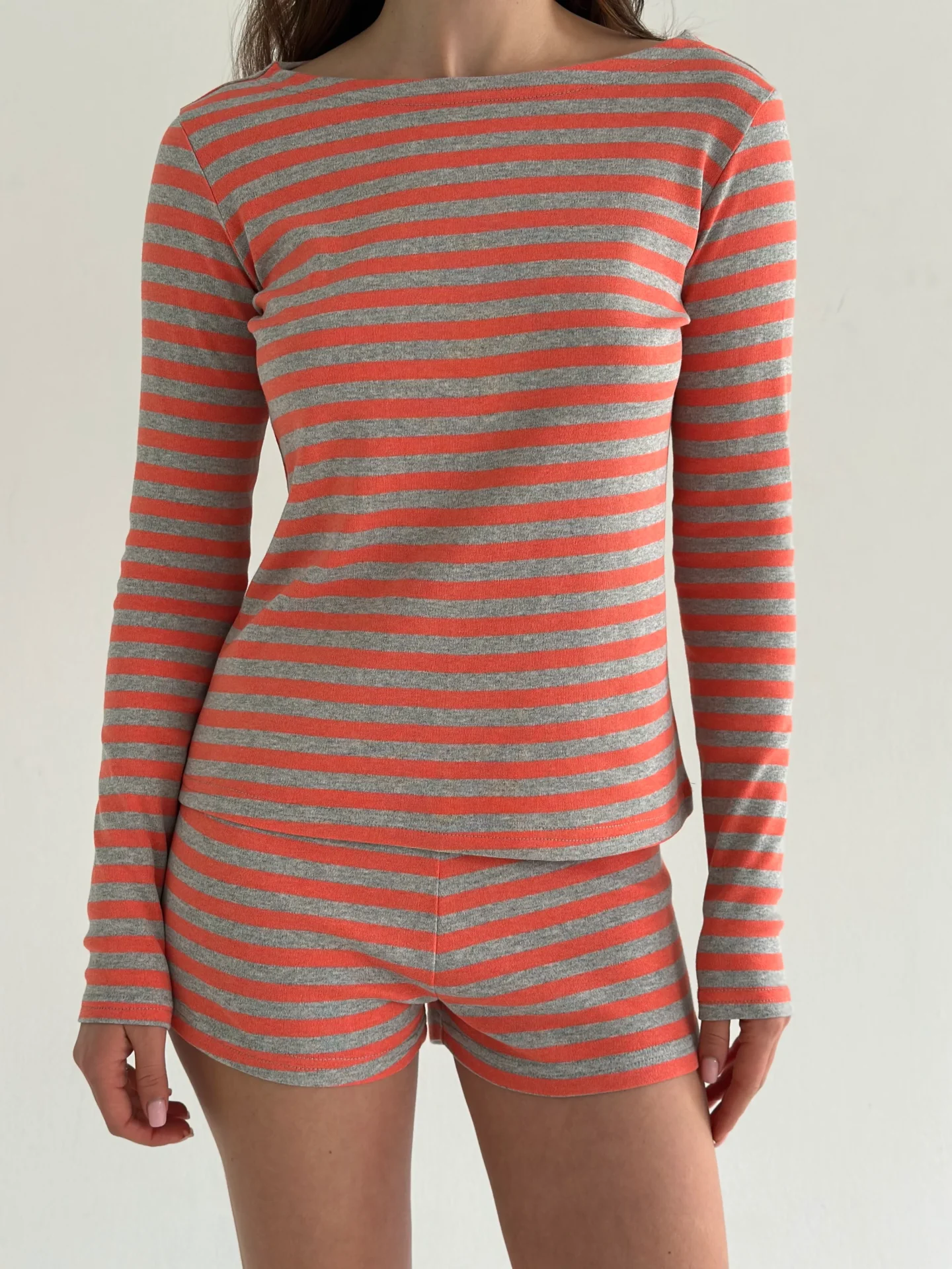 Komplet longsleeve i szorty mini, z dzianiny, w szaro‑pomarańczowe paski