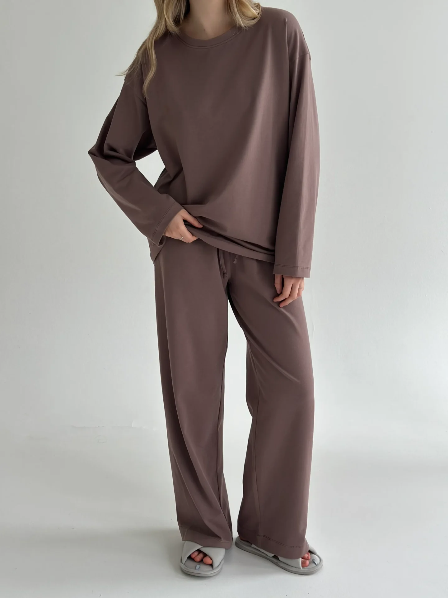 Komplet longsleeve szeroki i spodnie, z dzianiny single jersey, czekoladowy